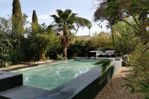 Villa Bagatelle Carqueiranne With Its Pool