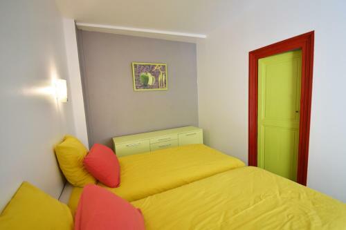 Bed & Breakfast Art Home
