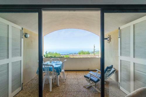Charming Bungalow With Terrace Garage And Pool In Cassis - Welkeys