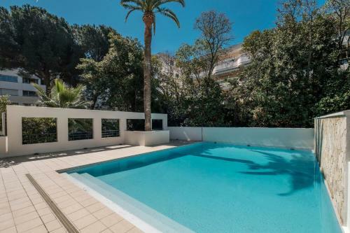 Pleasant 2 Bedroom Apartment With Pool