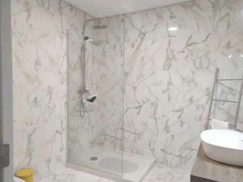 Quartos Com Wc Privado Em Moradia Com Piscina Em Loures