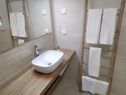 Quartos Com Wc Privado Em Moradia Com Piscina Em Loures