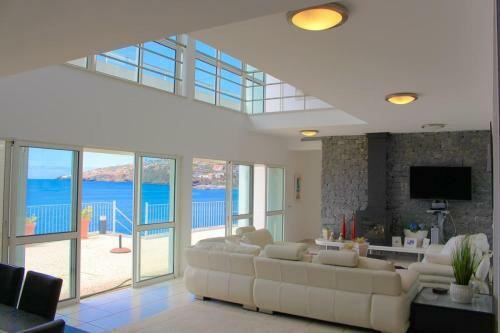 The Artist Villa