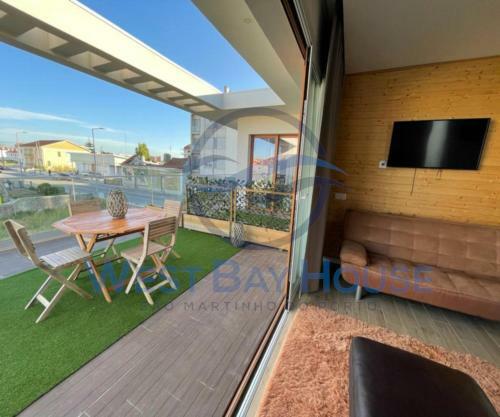 Hostal West Bay House
