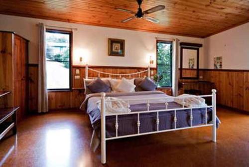 Montville Country Cabins