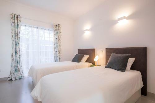 Beautiful Seaview 2 Bedroom Apartment With Pool
