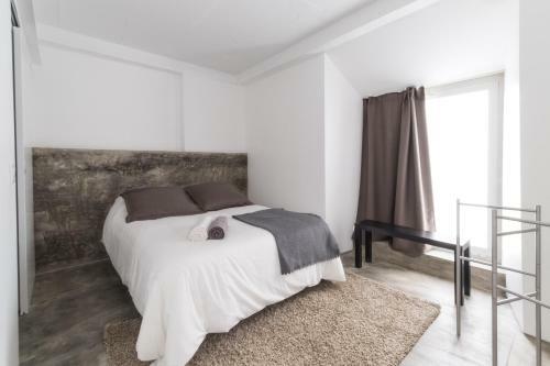 Fran Pacheco 39 (Downtown Apartment)