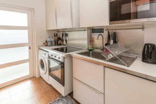 4 Bedroom Apartment Near The Beach!