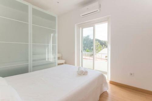 4 Bedroom Apartment Near The Beach!