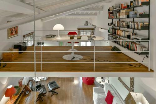 An Amazing Apartment In Oltrarno
