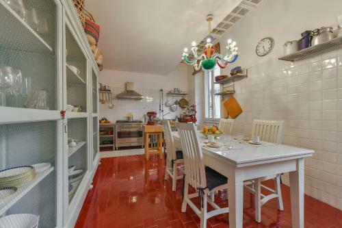An Amazing Apartment In Oltrarno