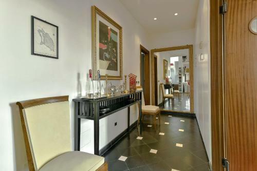 An Amazing Apartment In Oltrarno