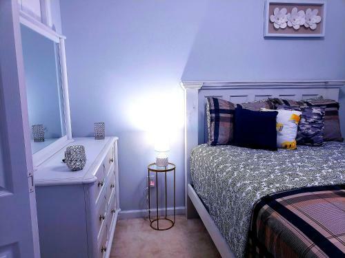 Spacious 5b/3b Home With Jetted Tub