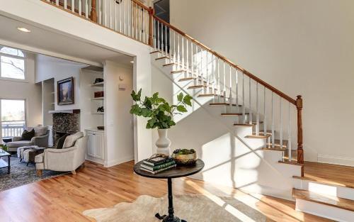 Hillside Manor
