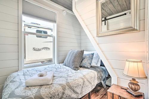 Splendid Tiny Home Fire Pit About 2 Mi To Lake!
