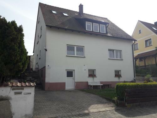 Apartamento Ferienwohnung Lerchennest