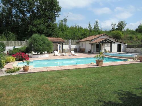 Hostal Chalet Ind�pendant Avec Piscine Proche Du Centre