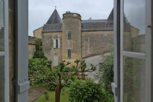 Hostal Maison De Ma�tre Elegia