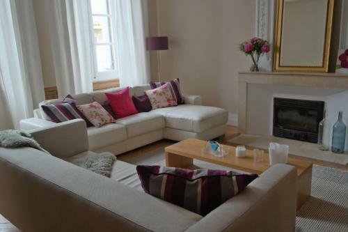 Hostal Maison De Ma�tre Elegia