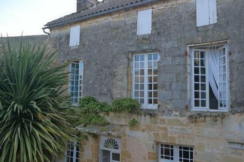 Hostal Maison De Ma�tre Elegia