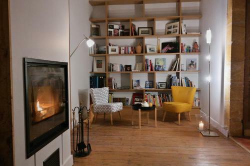 Hostal Maison De Ma�tre Elegia