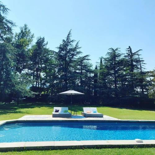 Hostal La Chapelle Aux Acacias