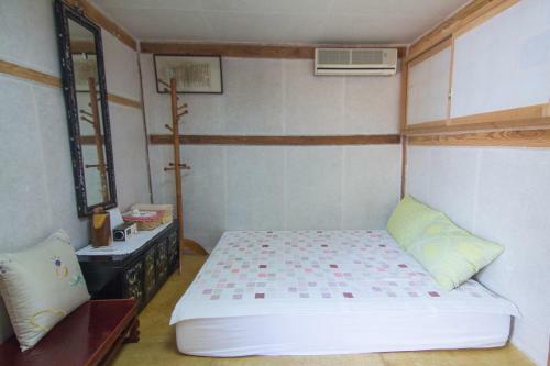 Hostal Namhyeondang Hanok Guesthouse