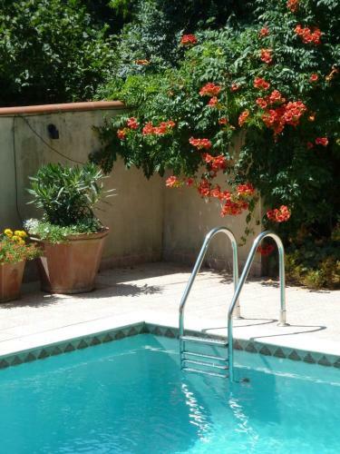 Courtyard Gite With Very Large Shared Pool