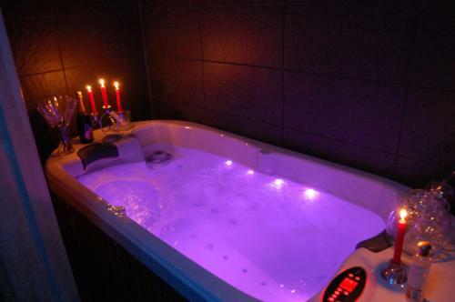 Maison Avec Jacuzzi, Sauna Et Piscine