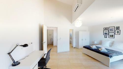 Villa � L'entr�e de Porticcio - Piscine - Vue D�gag�e