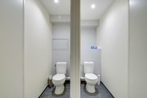 Chic And Spacious Apart With Parking