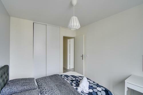 Chic And Spacious Apart With Parking