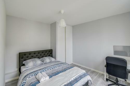 Chic And Spacious Apart With Parking
