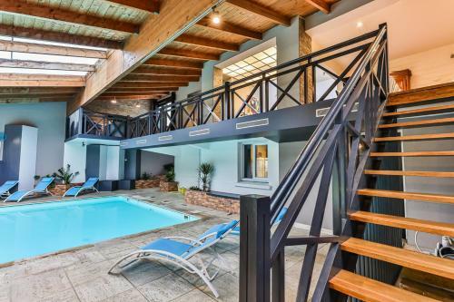 Splendide Maison De 330m Avec Piscine Interieure