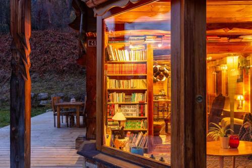 Chalet In The Woods With Mont Blanc View + Fireplace