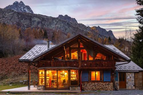 Chalet In The Woods With Mont Blanc View + Fireplace