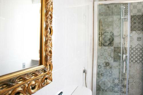 Le Rose Suite Apartments