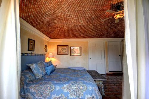 Hostal Lifepath Center