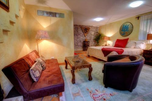 Hostal Lifepath Center