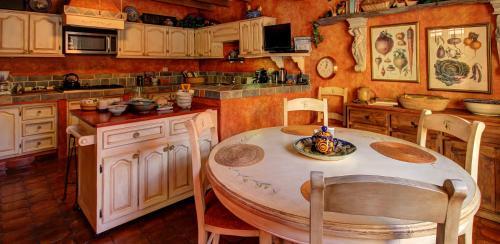 Hostal Lifepath Center