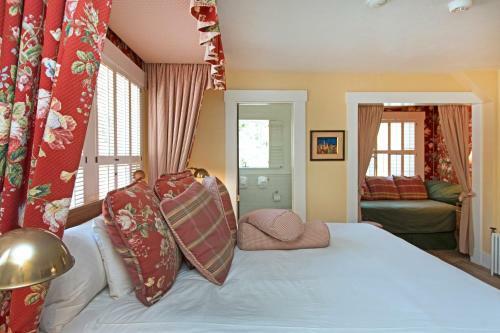 Bed & Breakfast Sea View Inn - Carmel