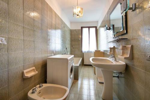 Lake View Apartment