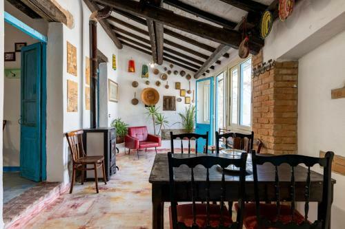 La Pergola (Old House)