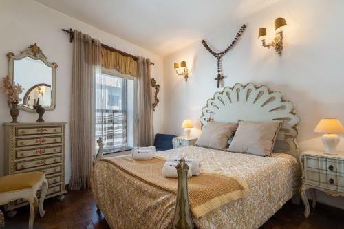 Spacious & Sunny Vintage Apartment At The Beach