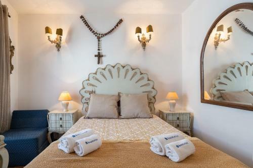 Spacious & Sunny Vintage Apartment At The Beach