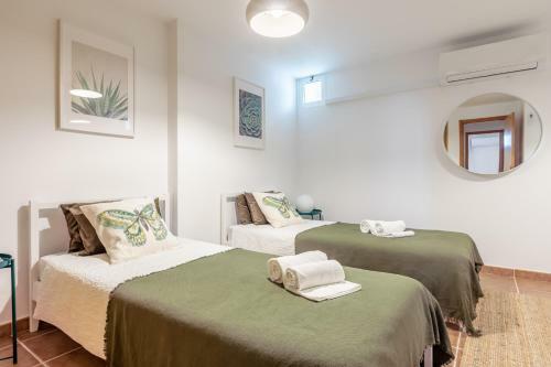 Seascape Villa W/ Pool And Rooftop Seaview Jacuzzi In Manta Rota