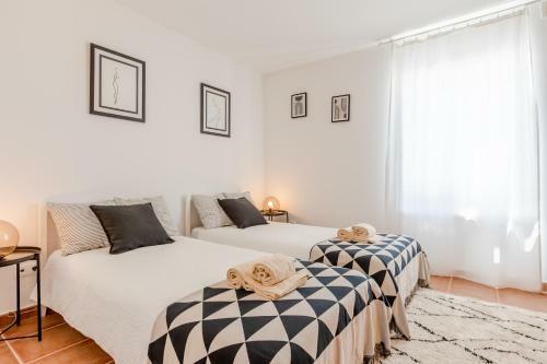Seascape Villa W/ Pool And Rooftop Seaview Jacuzzi In Manta Rota