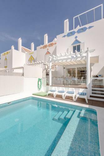 Seascape Villa W/ Pool And Rooftop Seaview Jacuzzi In Manta Rota