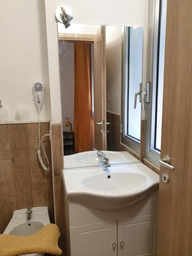 Hostal House Leomar Di Sara