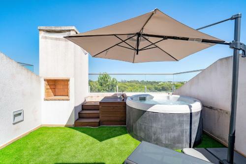 Vale Do Lobo Apartment With Private Rooftop Terrace And Jacuzzi